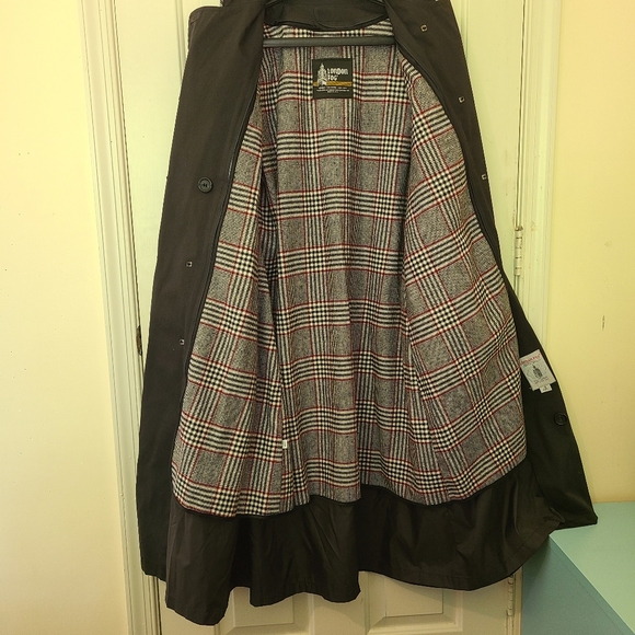 LONDON FOG WOMEN’S TRENCH COAT, Size 12 PET. With Belt, Scaft, Good Condition - Picture 6 of 16